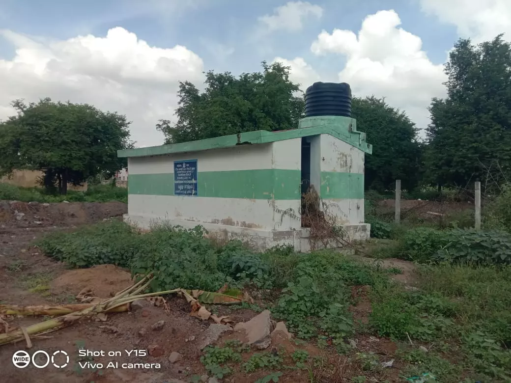 பயனற்ற சுகாதார வளாகம் பயனற்ற சுகாதார வளாகம்