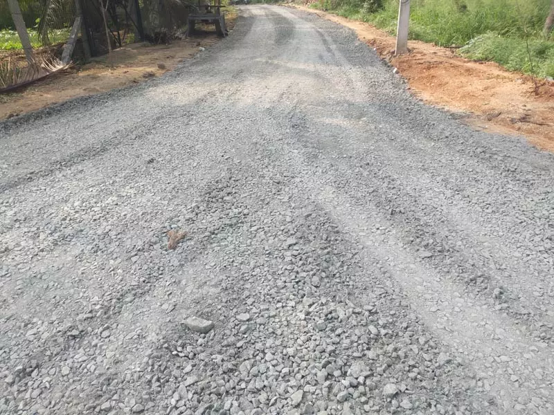 கிடப்பில் போடப்பட்ட சாலை பணி கிடப்பில் போடப்பட்ட சாலை பணி