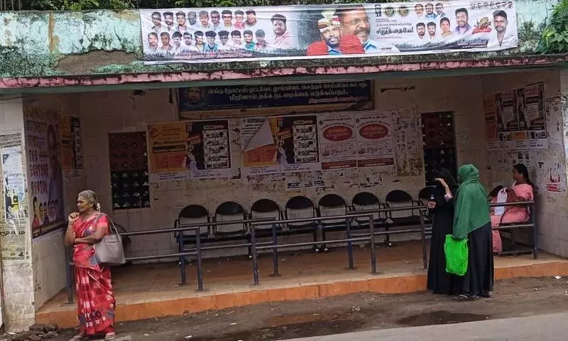 பயணிகள் நிழற்குடையின் அவலம் பயணிகள் நிழற்குடையின் அவலம்