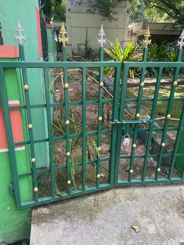 பூட்டிய கழிவறை திறக்கப்படுமா? பூட்டிய கழிவறை திறக்கப்படுமா?