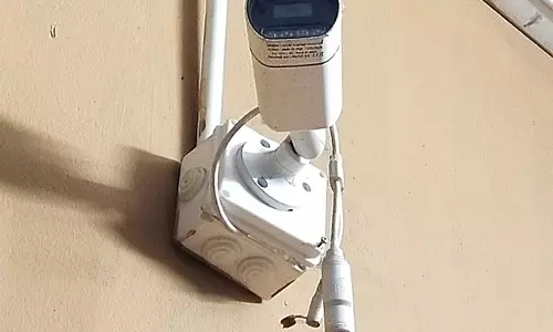 பழுதான கண்காணிப்பு கேமரா பழுதான கண்காணிப்பு கேமரா