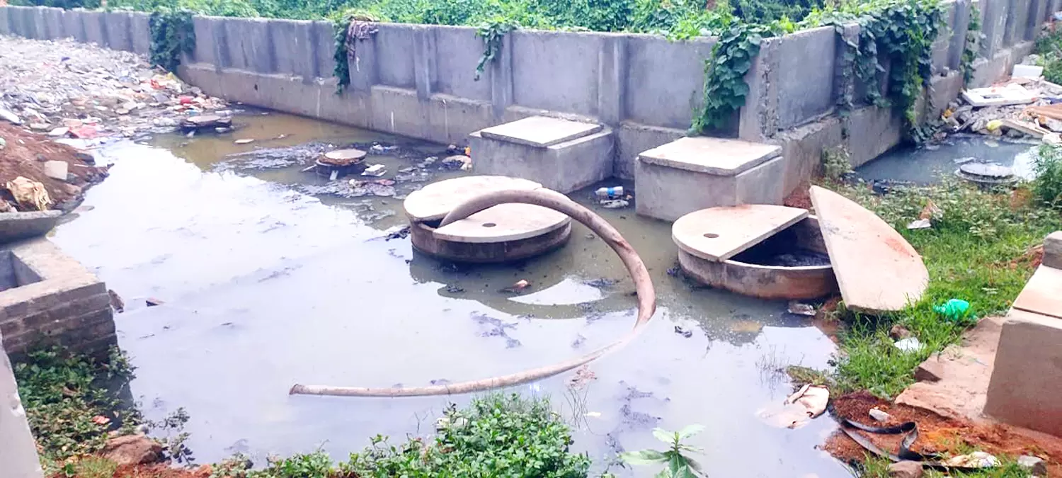 தேங்கி நிற்கும் கழிவுநீர்