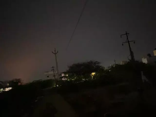 தெரு மின் விளக்குகள் எரியவில்லை தெரு மின் விளக்குகள் எரியவில்லை