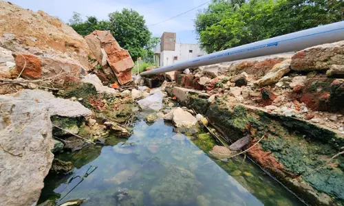 கழிவுநீர் கால்வாய் சேதம் கழிவுநீர் கால்வாய் சேதம்