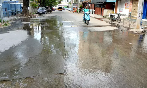 குடிநீர் குழாய் உடைப்பு குடிநீர் குழாய் உடைப்பு