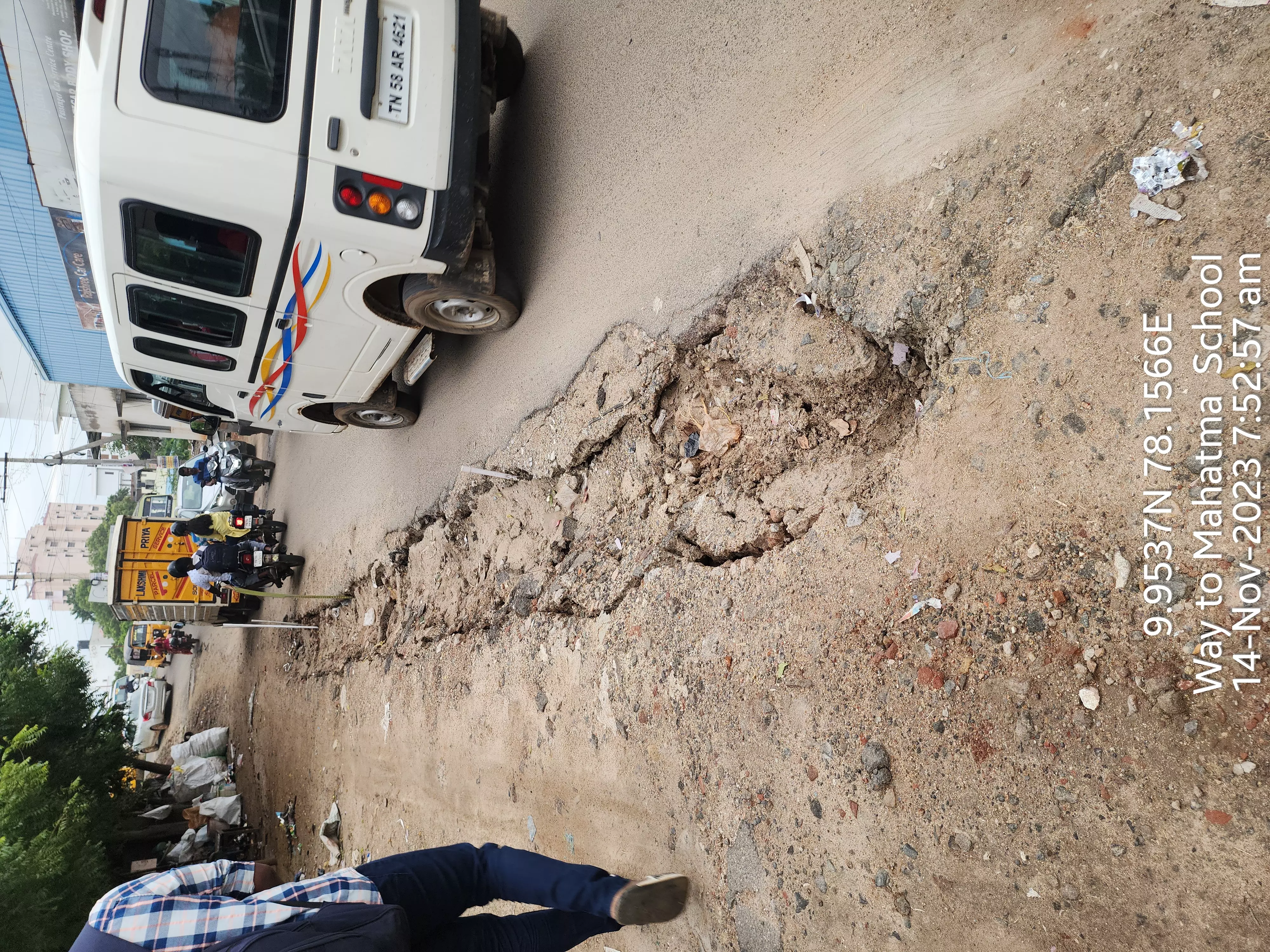 சாலையை சீரமைக்க வேண்டும்