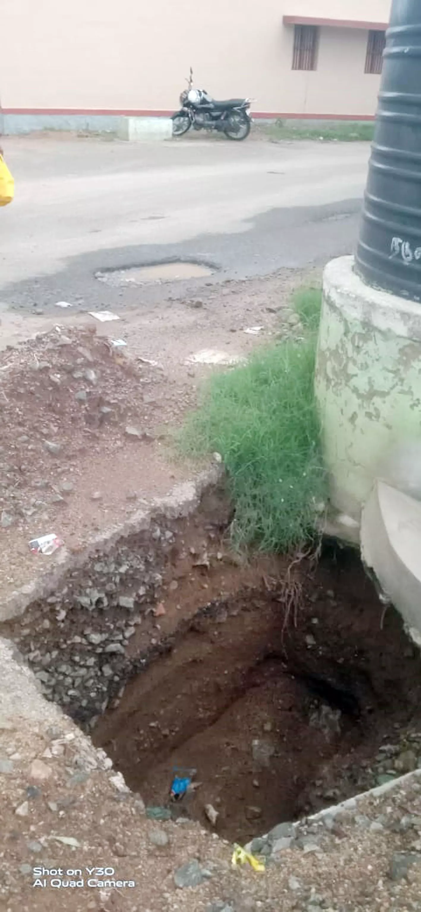 ஆபத்தான குழி மூடப்படுமா? ஆபத்தான குழி மூடப்படுமா?