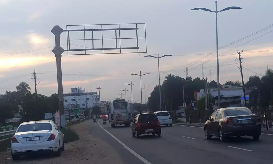 வழி காட்டாத ஊர் பெயர் பலகை