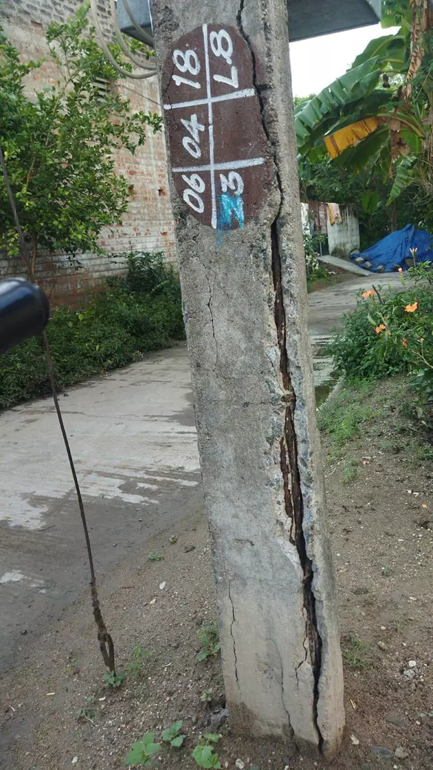 மின்கம்பம் சேதம் மின்கம்பம் சேதம்