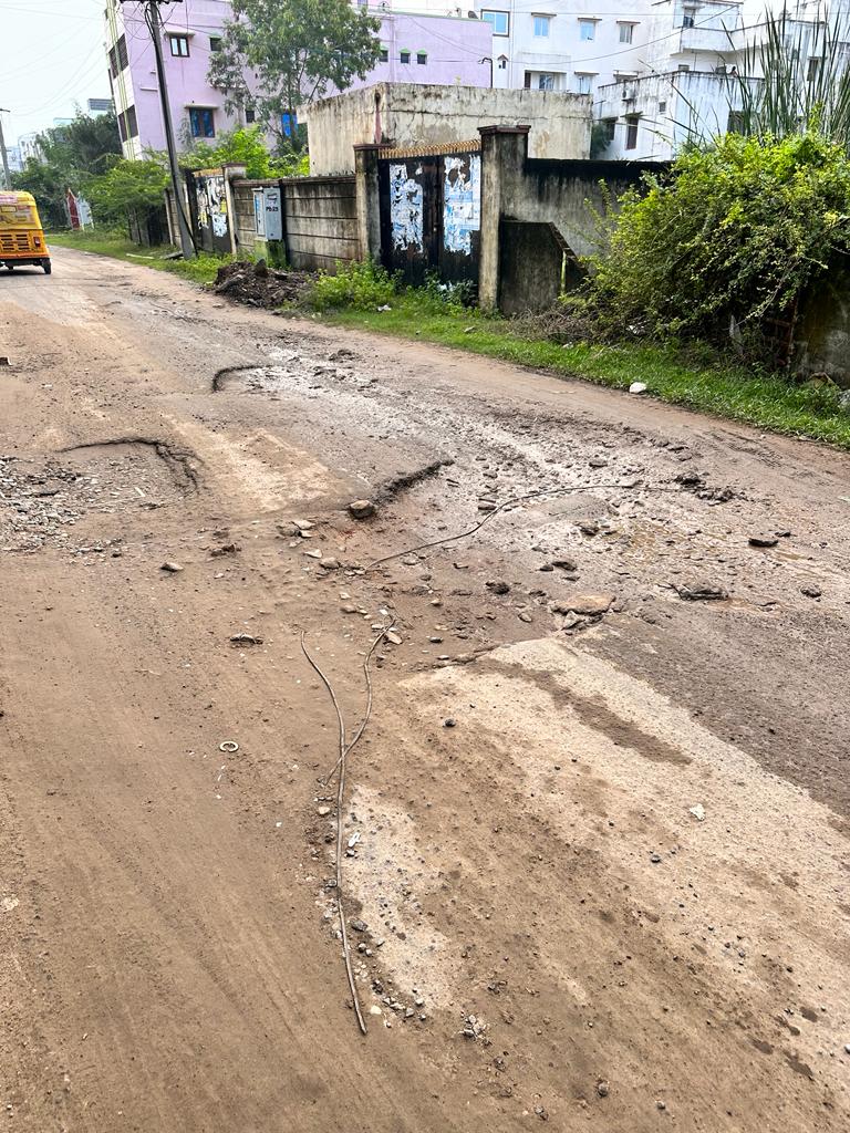 வாகன ஓட்டிகள் அச்சம் வாகன ஓட்டிகள் அச்சம்