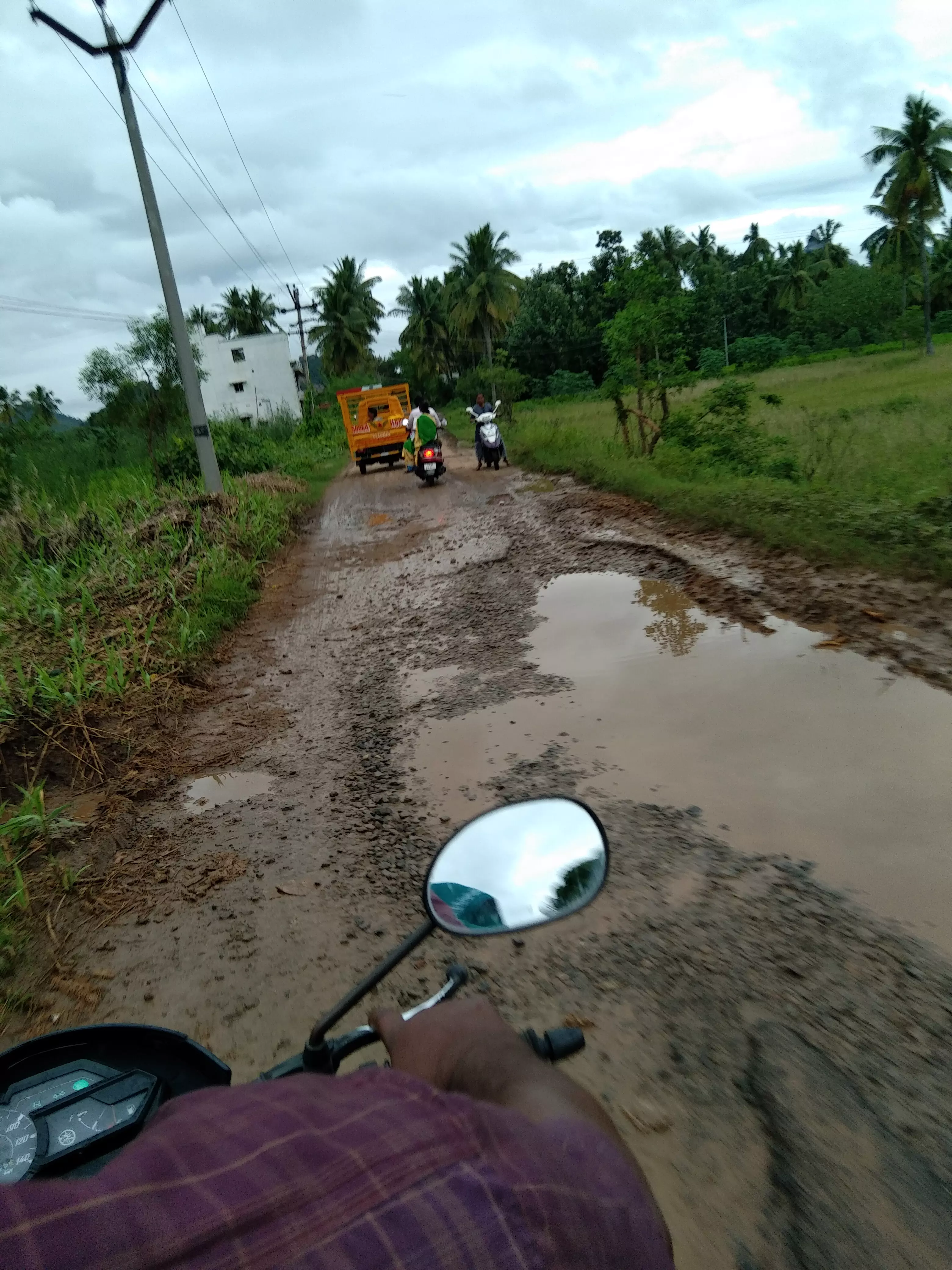 சாலை சரி செய்யப்படுமா? சாலை சரி செய்யப்படுமா?