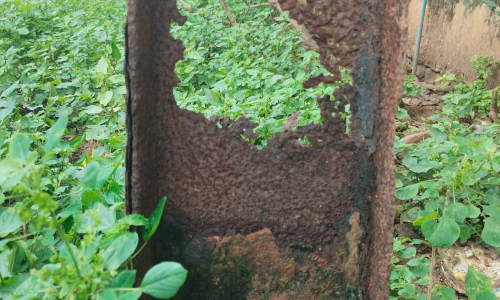 சேதமடைந்த மின்கம்பம் சேதமடைந்த மின்கம்பம்