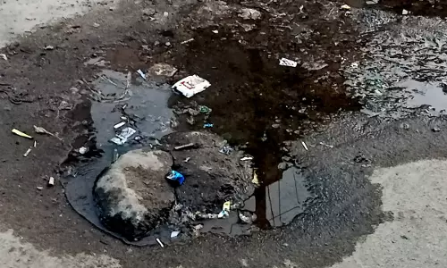 வீணாகும் குடிநீர் வீணாகும் குடிநீர்