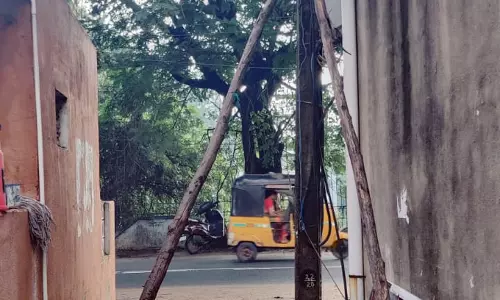 ஆபத்தான மின்கம்பம் ஆபத்தான மின்கம்பம்