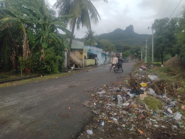 அகற்றப்படாத குப்பைகள் அகற்றப்படாத குப்பைகள்