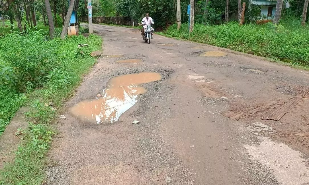 சாலையை சீரமைக்க வேண்டும்