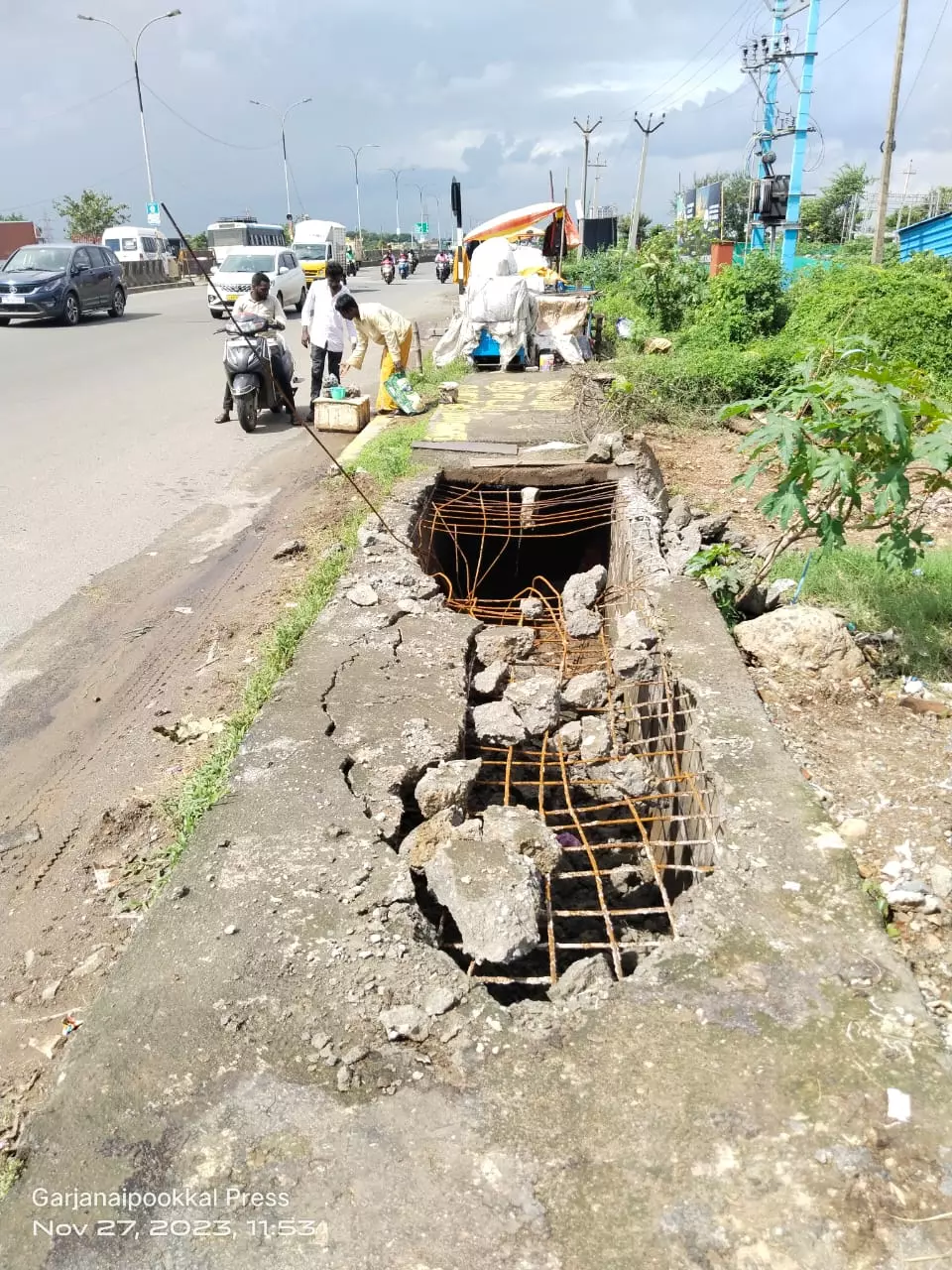 மழைநீர் வடிகால்வாய் சரிசெய்யப்படுமா? மழைநீர் வடிகால்வாய் சரிசெய்யப்படுமா?