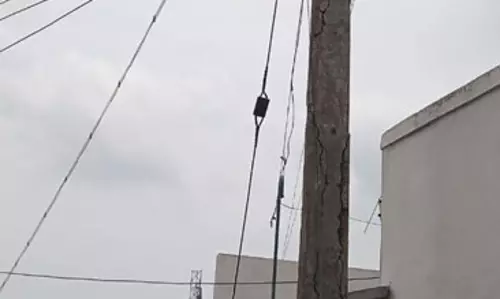 ஆபத்தான மின்கம்பம் ஆபத்தான மின்கம்பம்