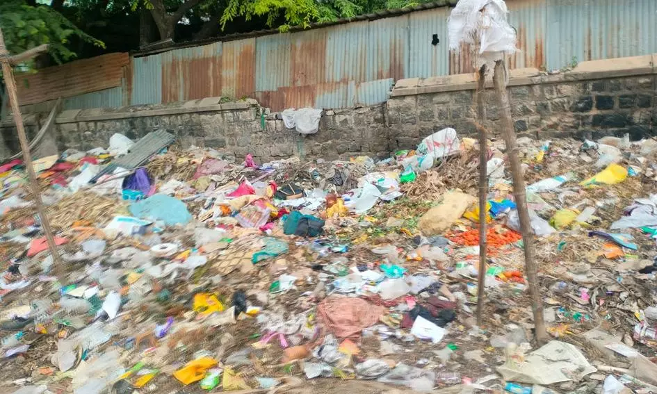 சுத்தம் செய்யப்படாத வாரச்சந்தை