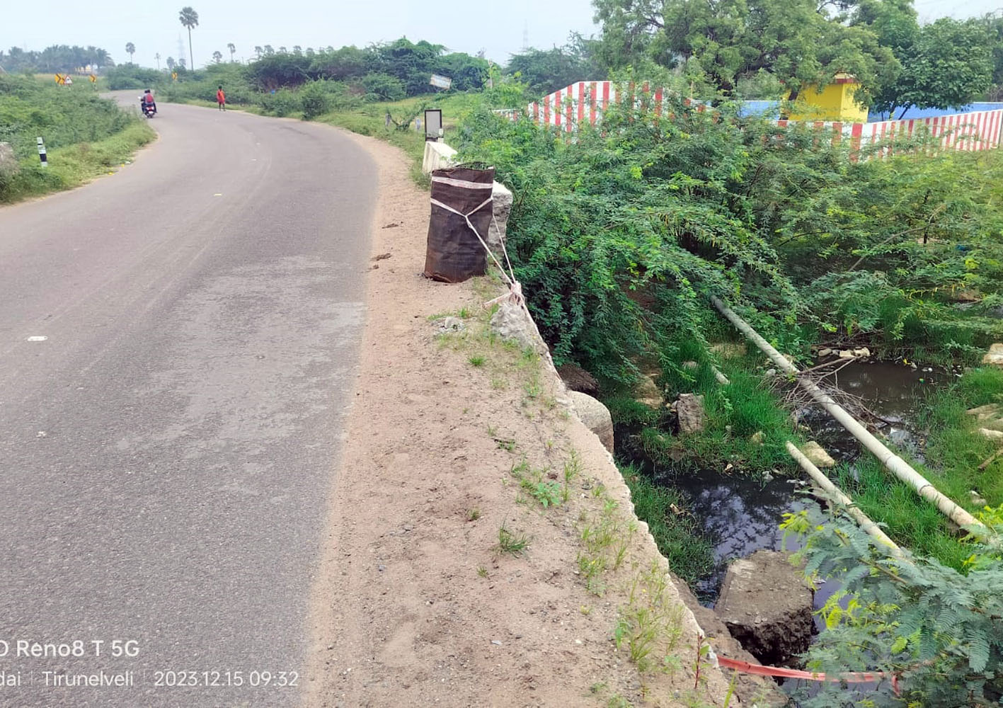 தடுப்புச்சுவர் இல்லாத பாலம் தடுப்புச்சுவர் இல்லாத பாலம்