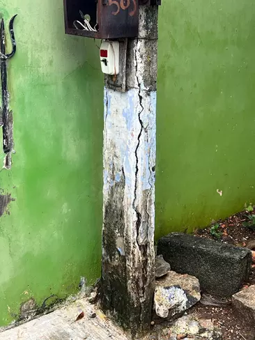 ஆபத்தான மின்கம்பம் ஆபத்தான மின்கம்பம்