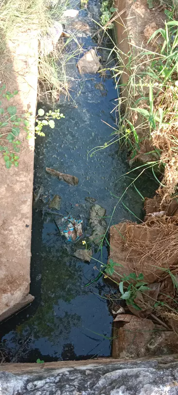 தேங்கி நிற்கும் கழிவுநீர் தேங்கி நிற்கும் கழிவுநீர்