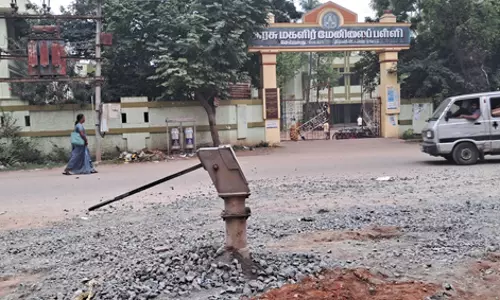 பழுதடைந்த அடிபம்பு பழுதடைந்த அடிபம்பு