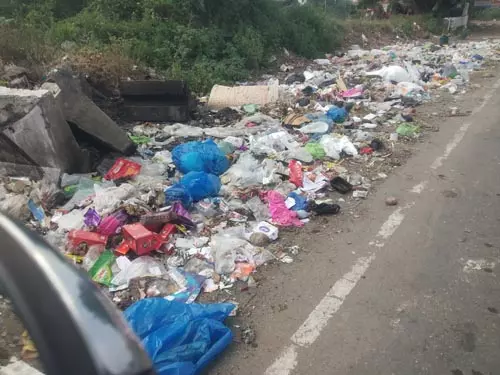 குப்பைகளால் சுகாதார சீர்கேடு குப்பைகளால் சுகாதார சீர்கேடு