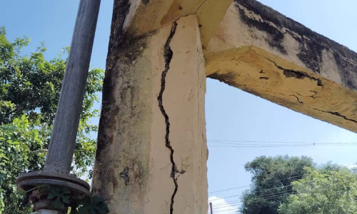 சிதிலமடைந்த நீர்த்தேக்க தொட்டி