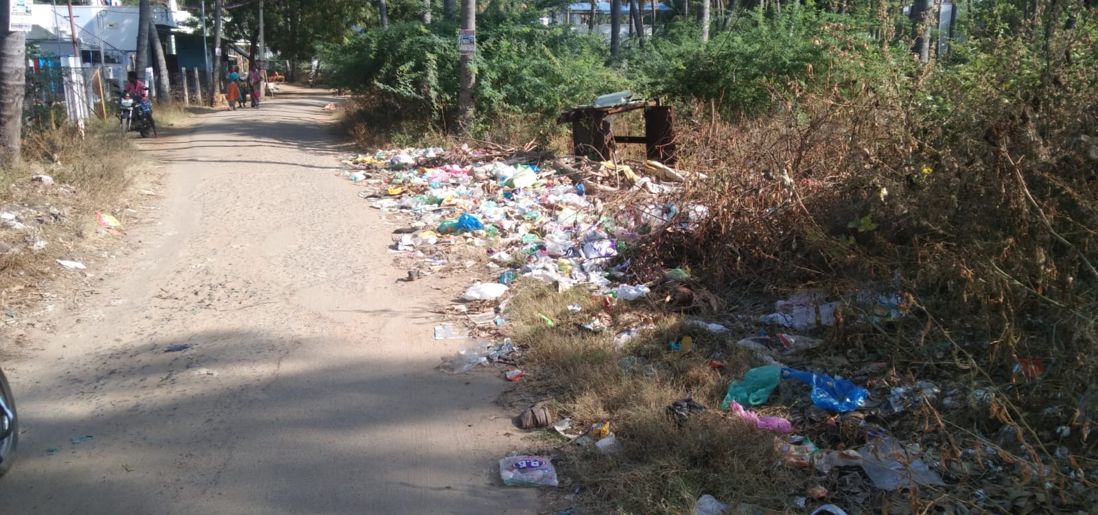 குவிந்து கிடக்கும் குப்பைகள்