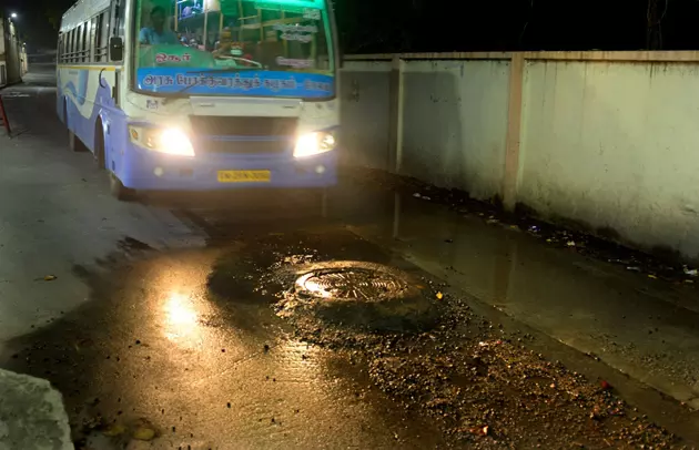 பஸ்நிலையத்தில் சுகாதார கேடு பஸ்நிலையத்தில் சுகாதார கேடு