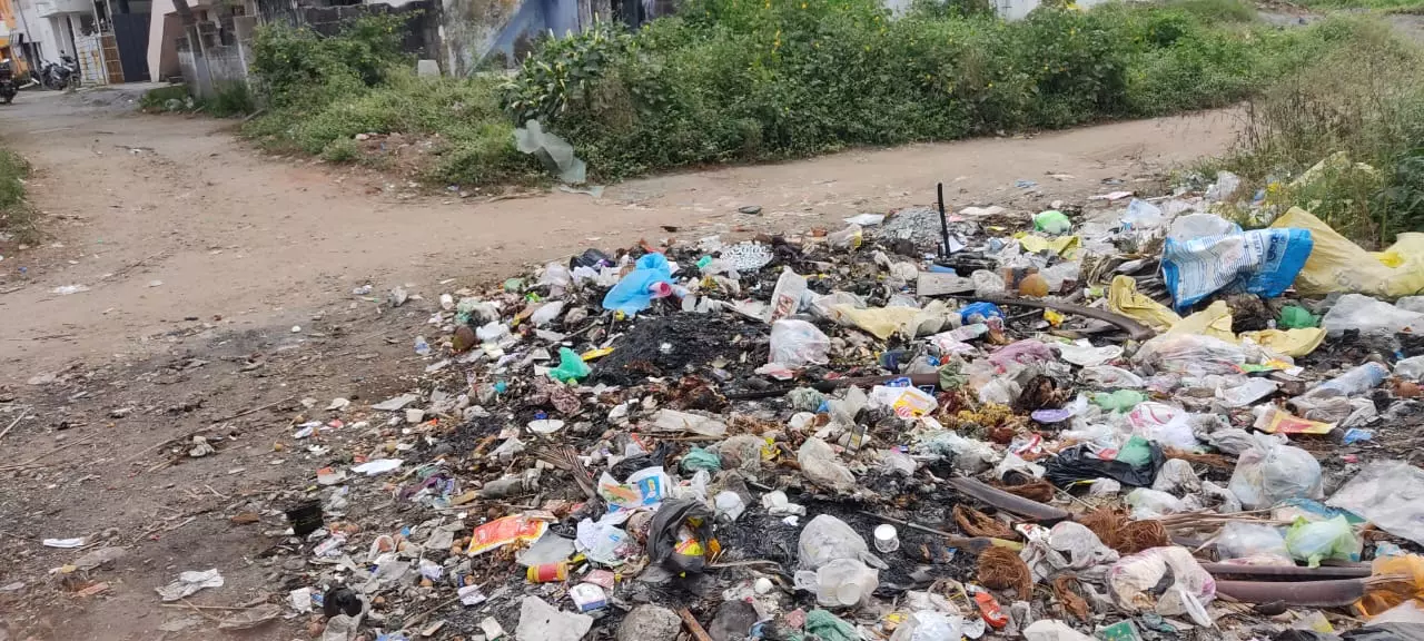 குவிந்து கிடக்கும் குப்பைகள்