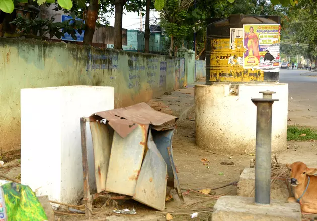 குடிநீர் தொட்டிக்கு மின் இணைப்பு வழங்கப்படுமா? குடிநீர் தொட்டிக்கு மின் இணைப்பு வழங்கப்படுமா?