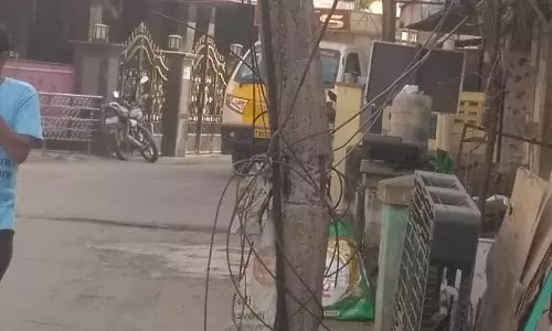 ஆபத்தான மின்கம்பம் ஆபத்தான மின்கம்பம்