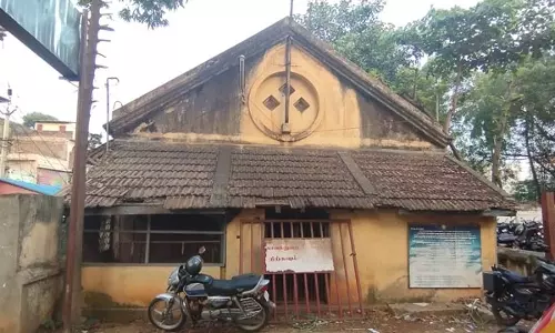 சிதிலமடைந்த கட்டிடம்