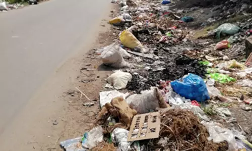 குவிந்து கிடக்கும் குப்பைகள்