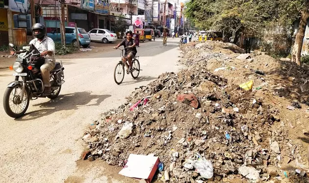 கட்டிட கழிவுகளை அகற்றுவார்களா? கட்டிட கழிவுகளை அகற்றுவார்களா?