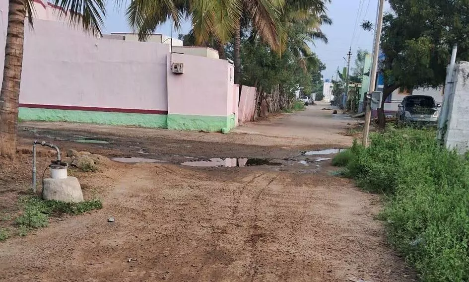 சாலையில் தேங்கும் கழிவுநீர்