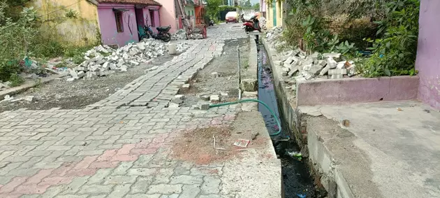 கழிவுநீர் கால்வாயை சீரமைப்பார்களா? கழிவுநீர் கால்வாயை சீரமைப்பார்களா?