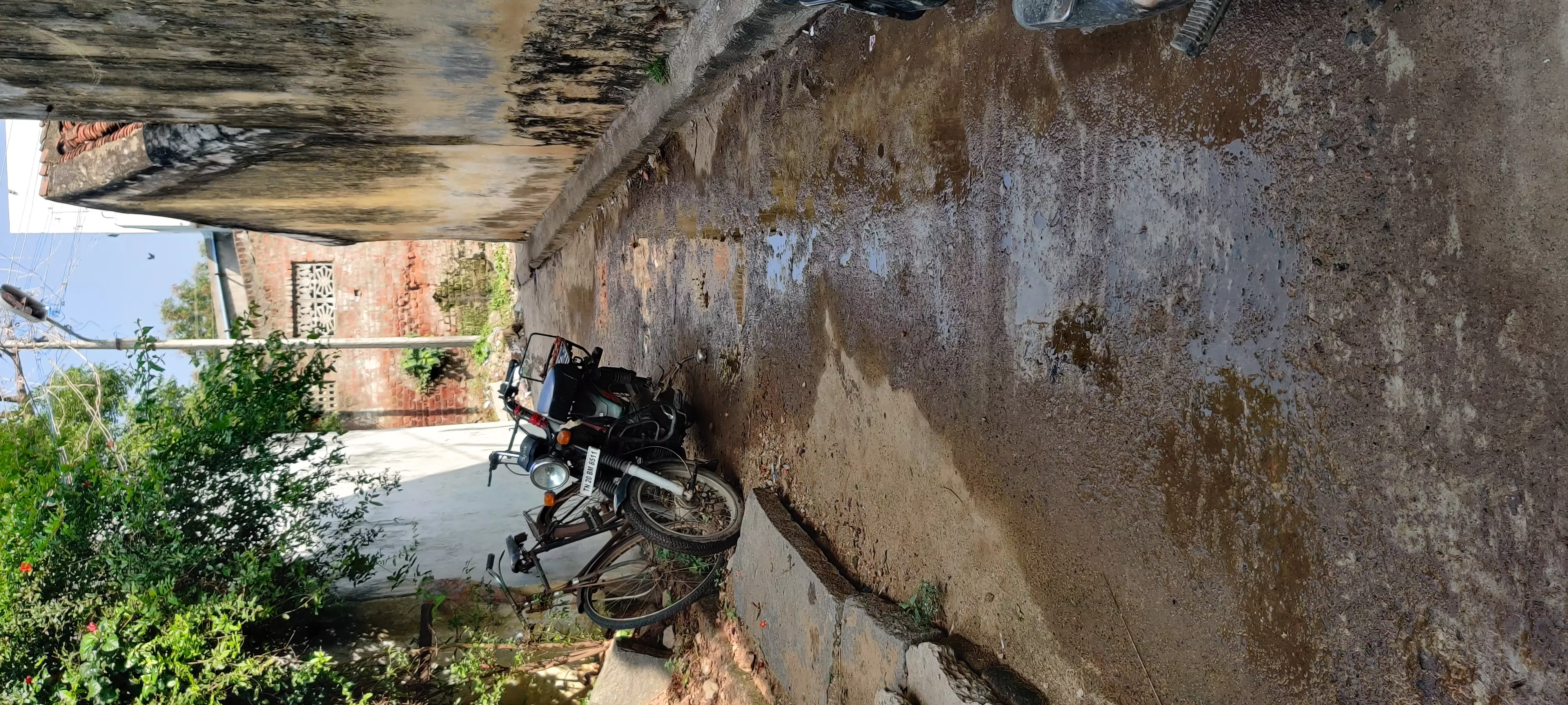 கால்வாயை தூர்வார வேண்டும் கால்வாயை தூர்வார வேண்டும்