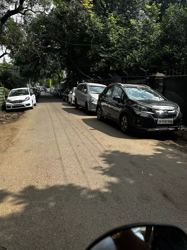 பொதுமக்களுக்கு இடையூறு பொதுமக்களுக்கு இடையூறு