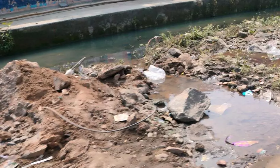 குடிநீரில் கலக்கும் கழிவுநீர்