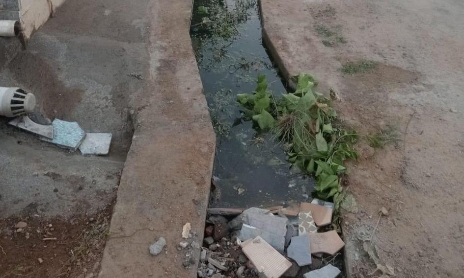 கழிவுநீர் கால்வாய் அடைப்பு கழிவுநீர் கால்வாய் அடைப்பு