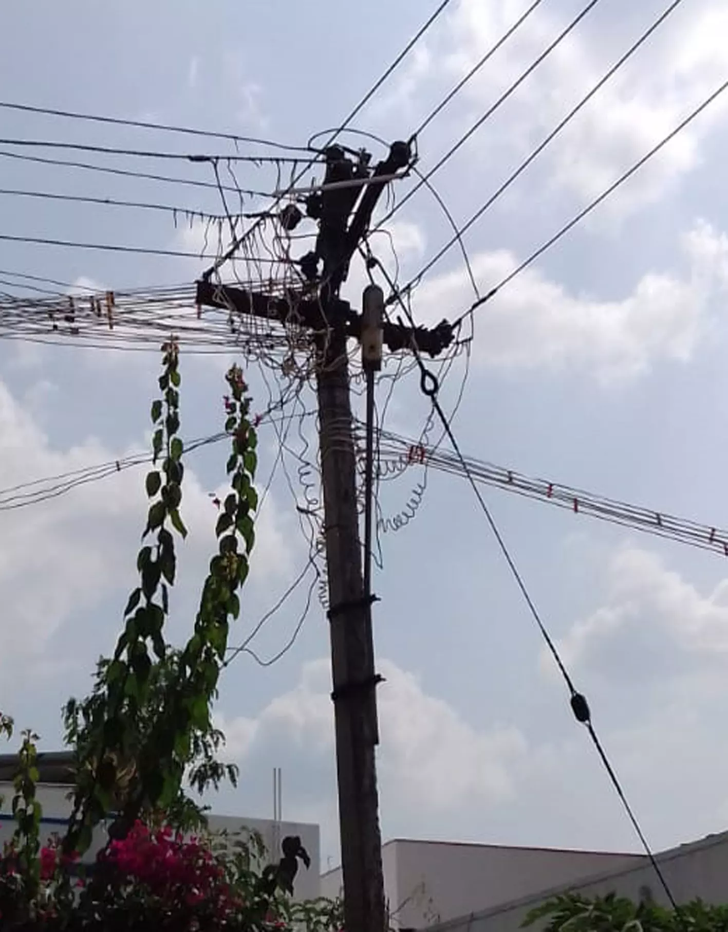 மின்விபத்து அபாயம் மின்விபத்து அபாயம்