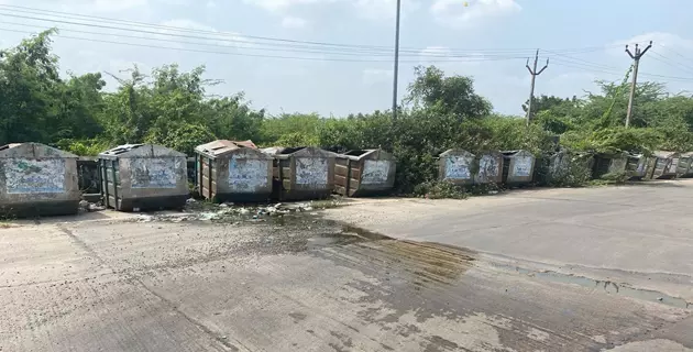 பஸ் நிலையத்தில் கழிவுநீர் ஓடும் அவலம்