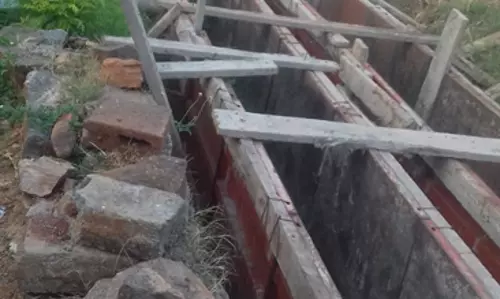 பாதியில் விடப்பட்ட பணி பாதியில் விடப்பட்ட பணி