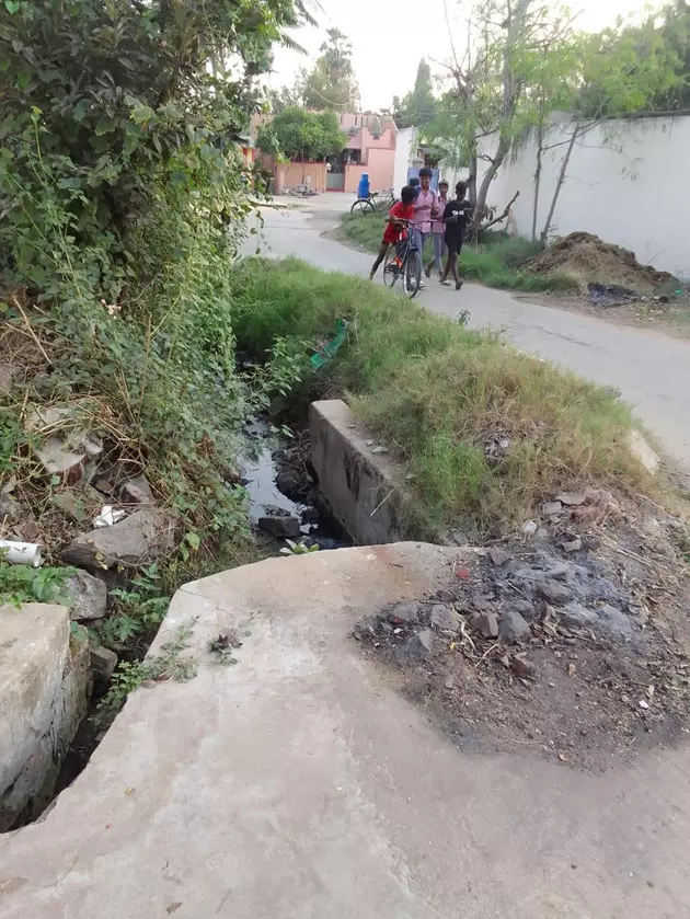 இடிந்த கால்வாய் இடிந்த கால்வாய்