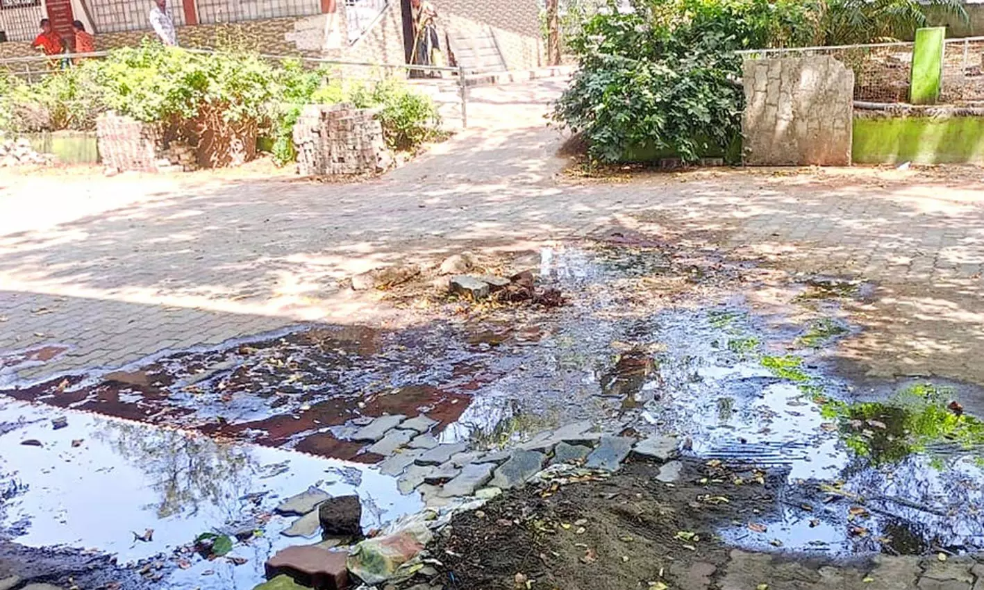 கழிவுநீரால் துர்நாற்றம்