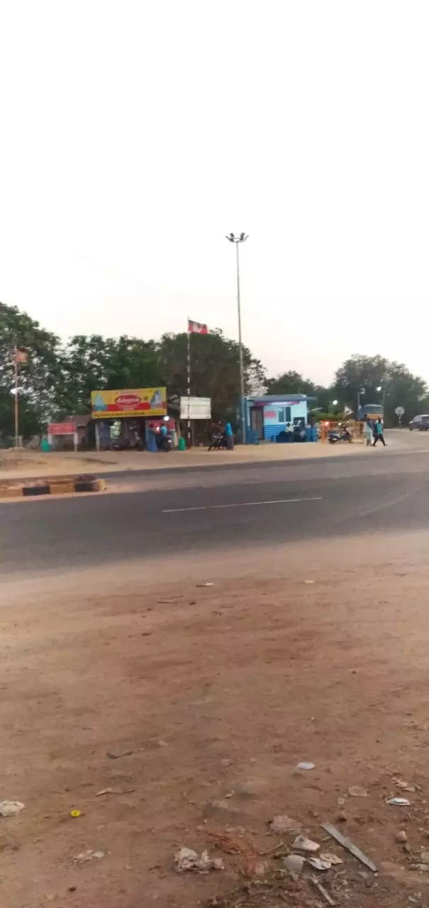 எரியாத உயர்கோபுர மின்விளக்கு எரியாத உயர்கோபுர மின்விளக்கு