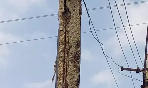 ஆபத்தான மின்கம்பம ஆபத்தான மின்கம்பம